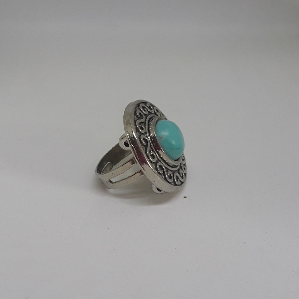 round statement ring - Picture 2 of 3